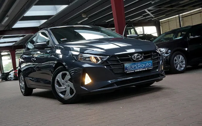 śląskie Hyundai i20 cena 59900 przebieg: 57000, rok produkcji 2021 z Nieszawa